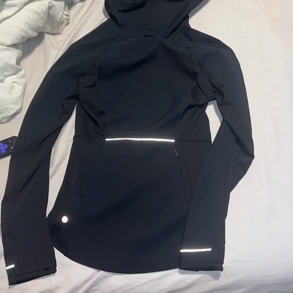 Lululemon rain jacket black size small (4/6) - Picture 4 of 5